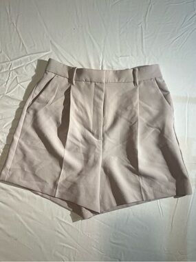 Abercrombie and Fitch - Tailored High-Waist Women's Shorts in Light Beige